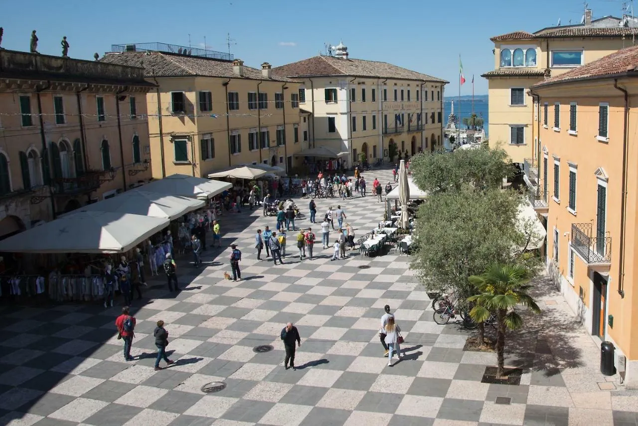 In Piazza Appartamento Con Vista Lazise Italien